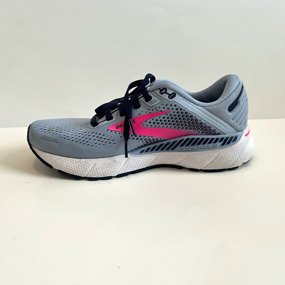 Like New Condition Brooks Women's Adrenaline GTS 22 Running Shoe, Size 9/40.5 EU - Picture 12 of 16